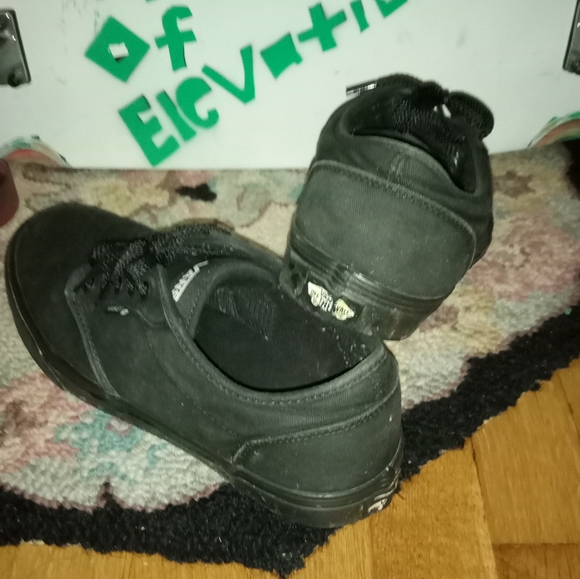 VANS - Picture 6 of 7